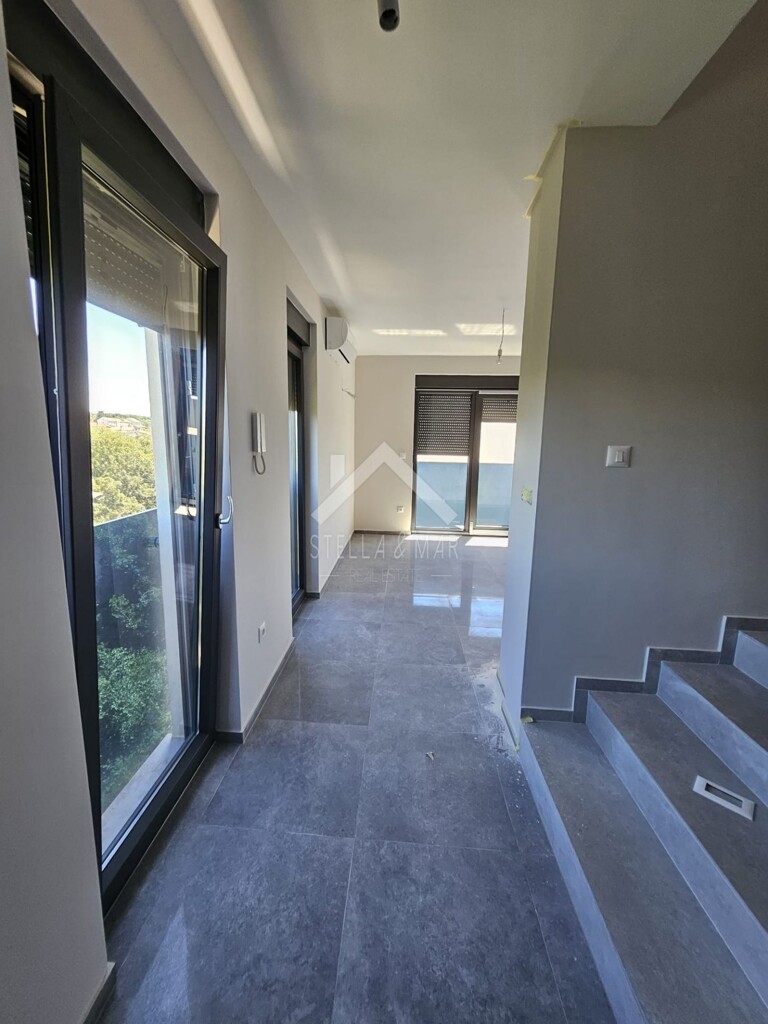Image 5946029 - 6