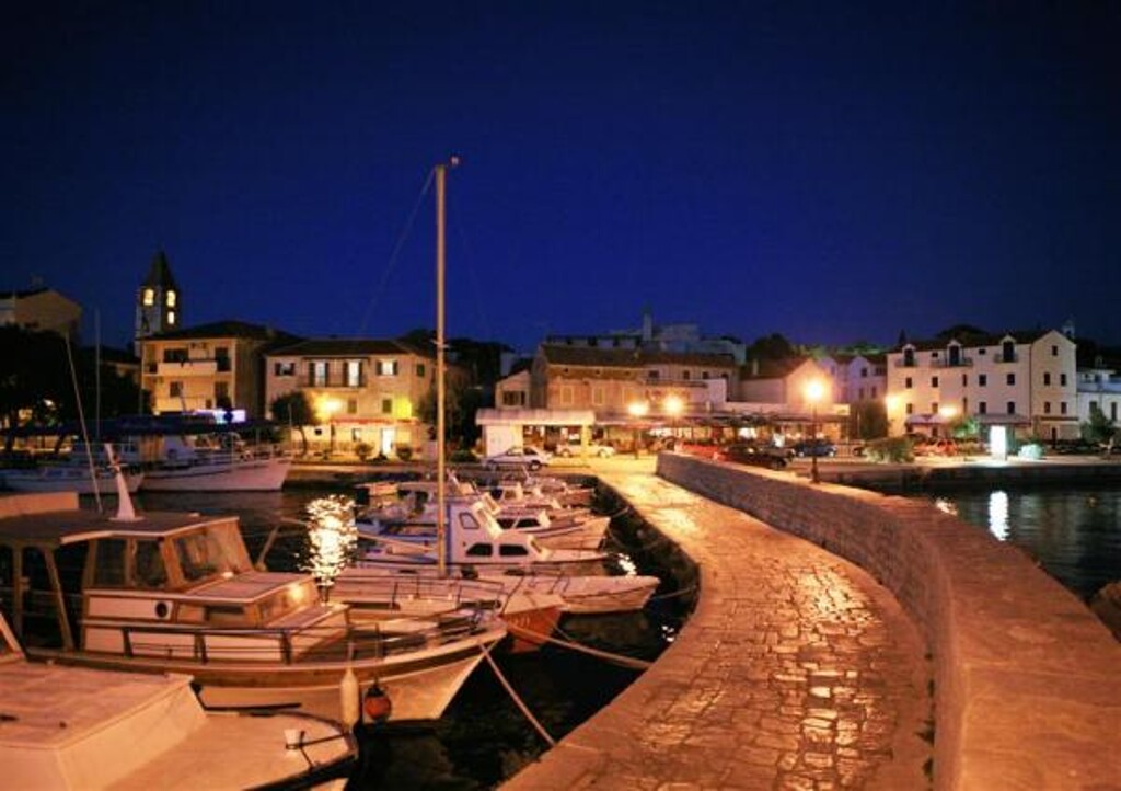 Image 3811856 - 11