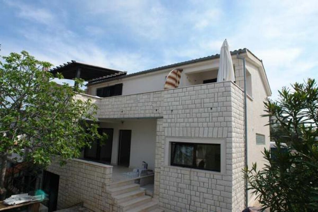 Image 3811823 - 5