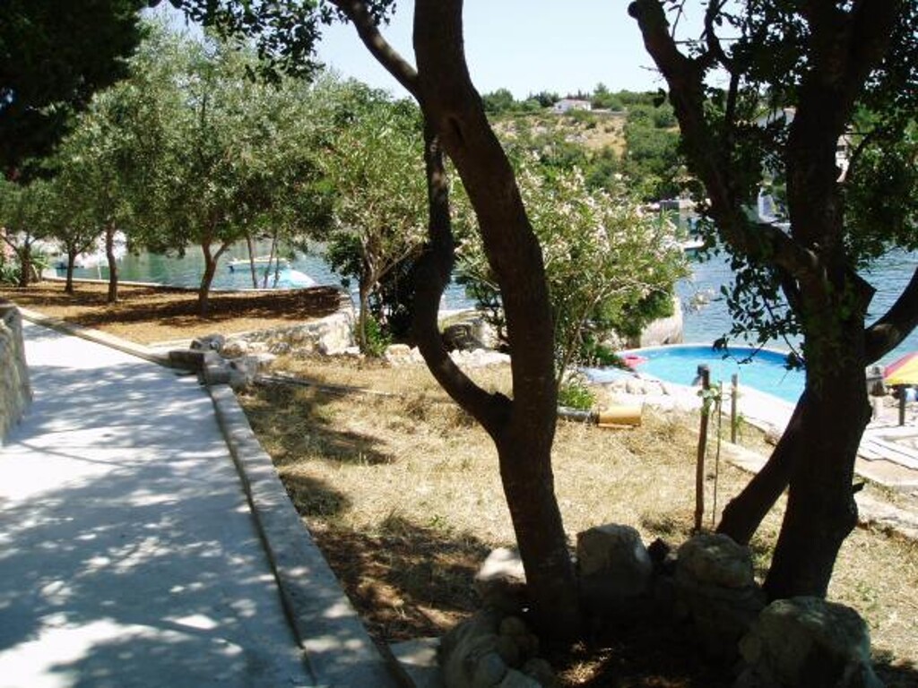Image 3811797 - 6