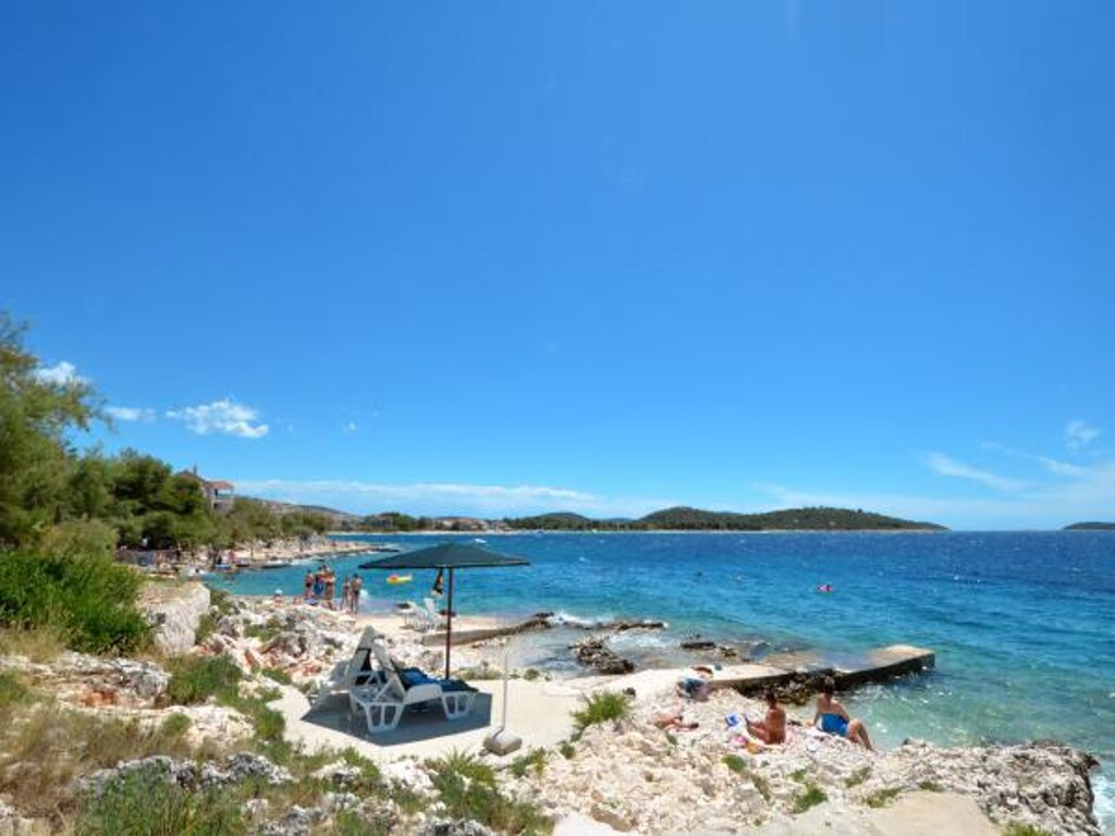 Image 3810958 - 7