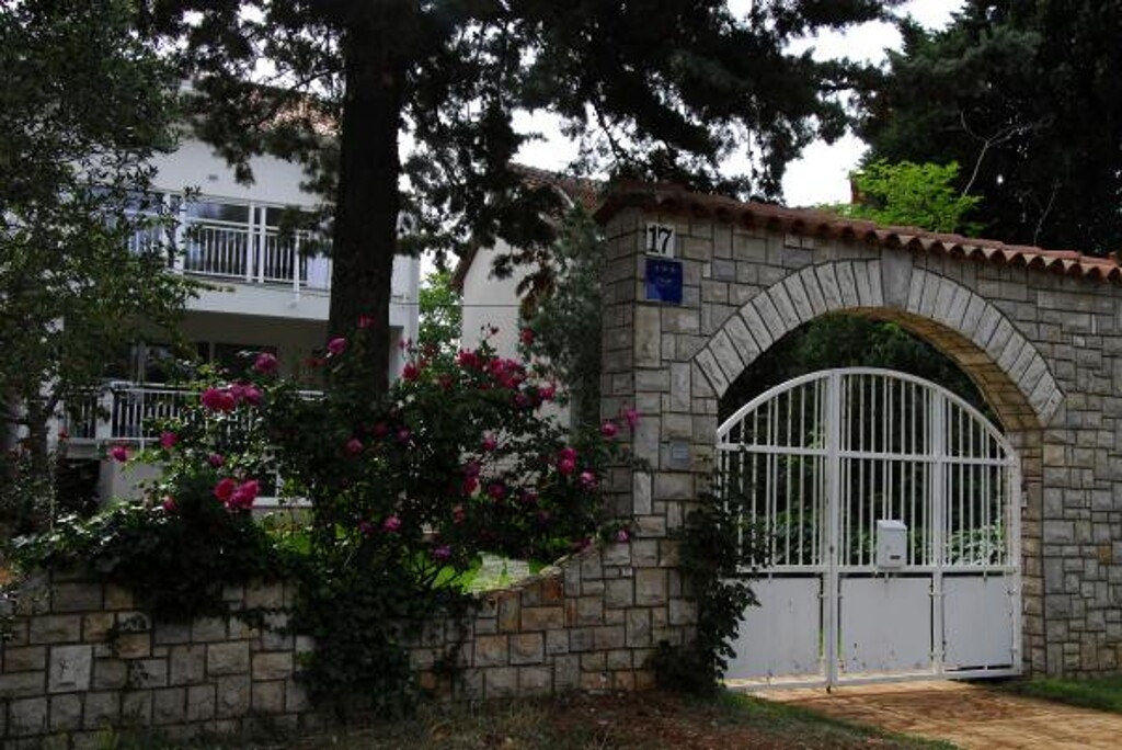 Image 3810856 - 9