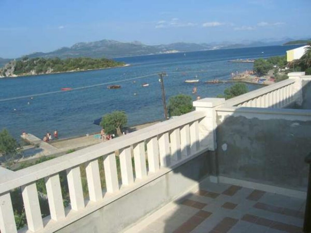 Image 3813332 - 5