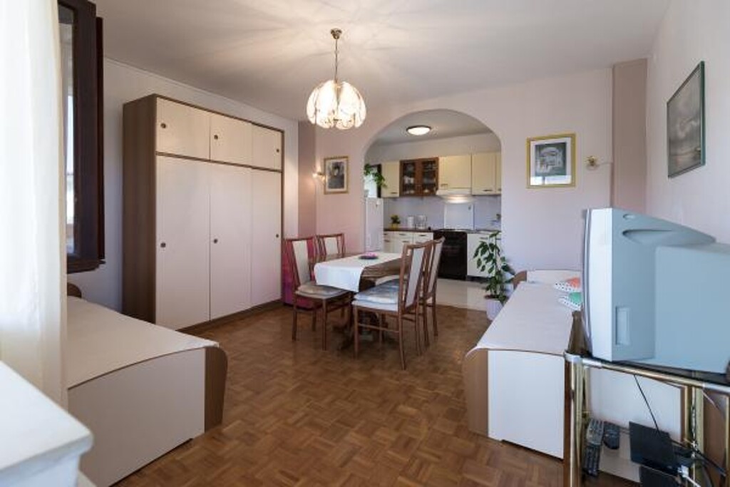 Image 3810710 - 7