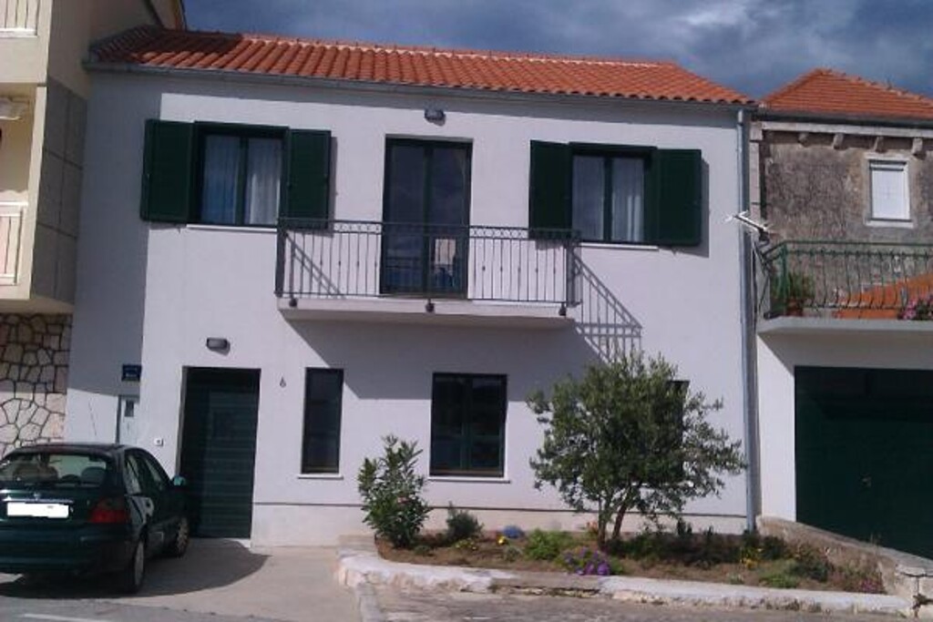 Image 3838598 - 4