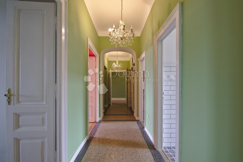 Image 4842995 - 24