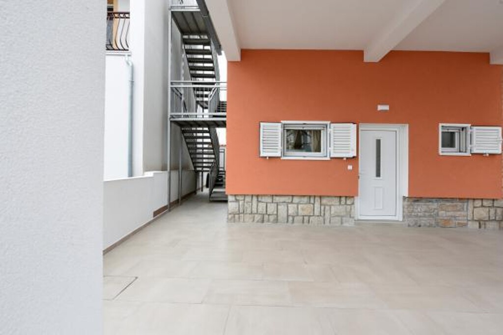 Image 3814003 - 10