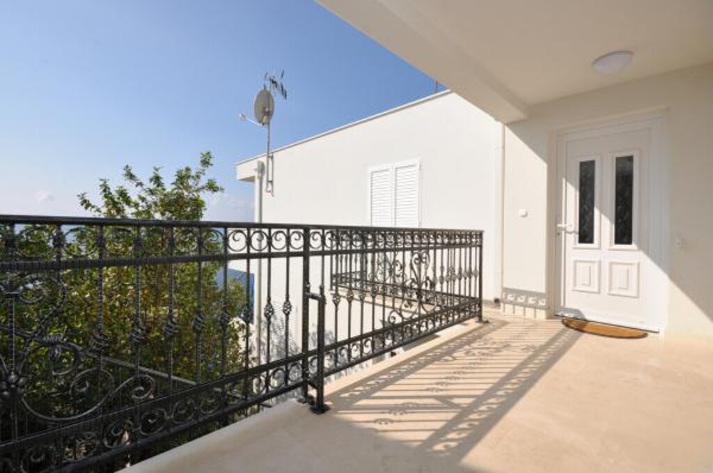 Image 3812585 - 4