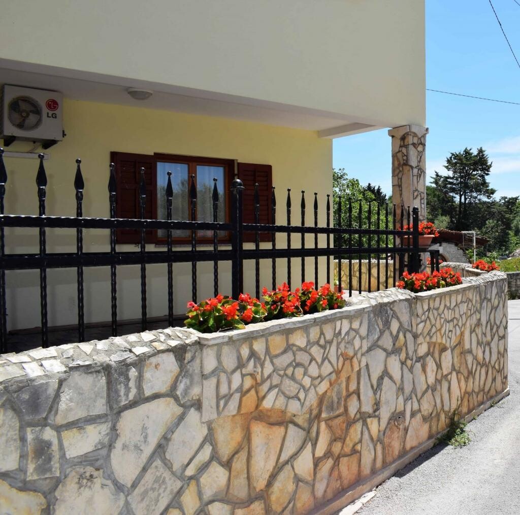 Image 3813384 - 8