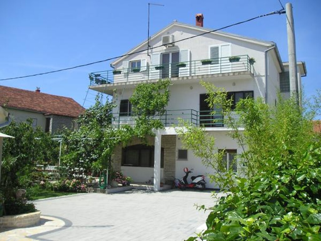 Image 3838882 - 5