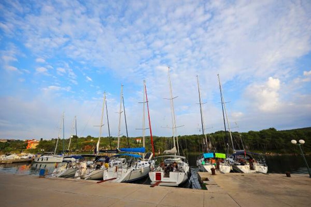 Image 3814817 - 9