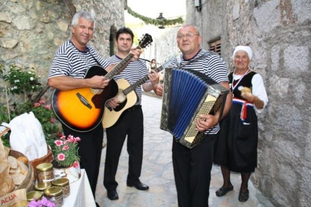 Image 3810713 - 10