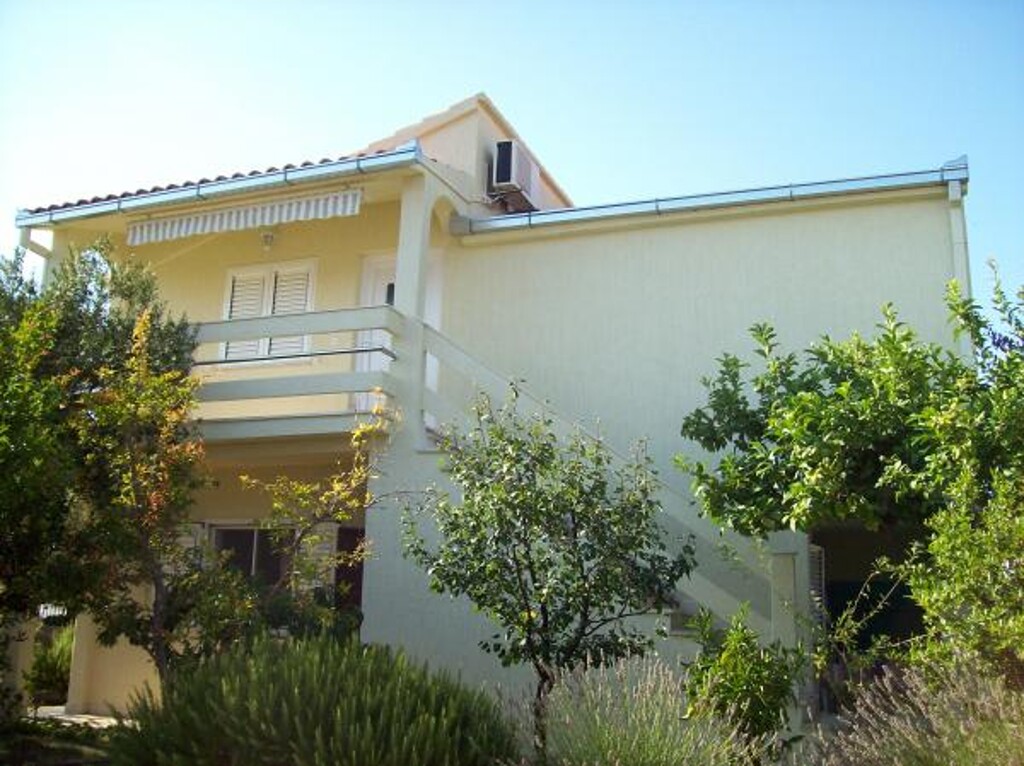 Image 3838995 - 16
