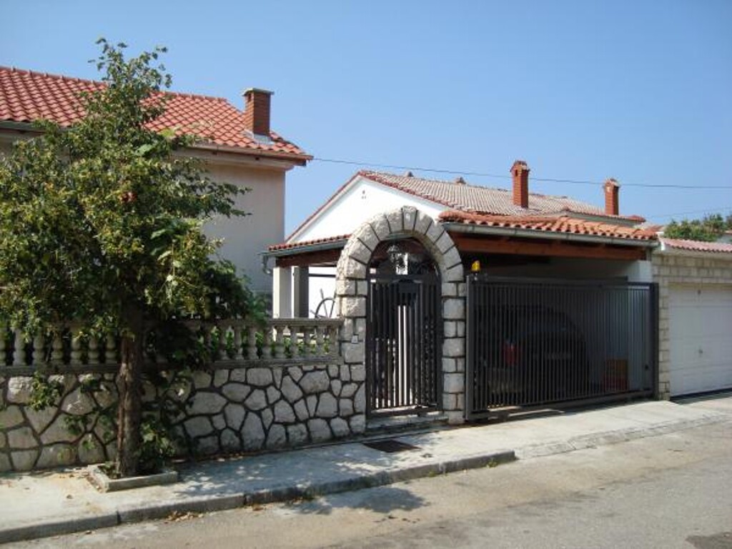 Image 3839030 - 5