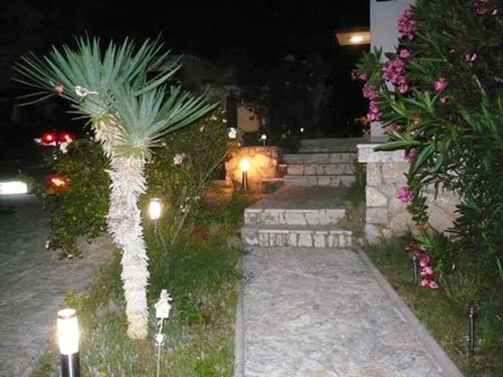 Image 3810732 - 28