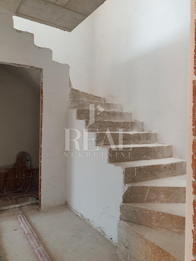 Image 6152309 - 9