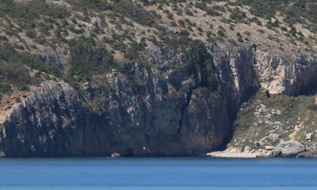 Image 3832240 - 19