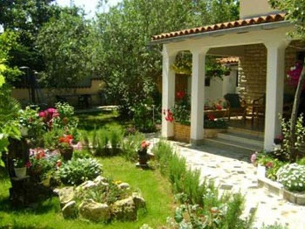 Image 3810733 - 1
