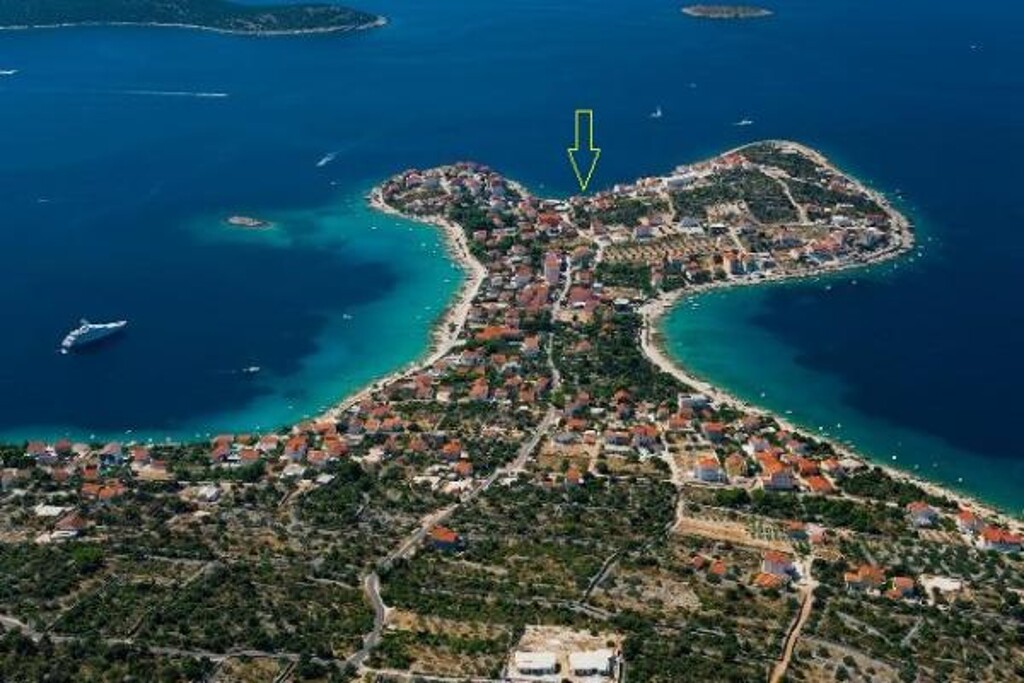 Image 3838800 - 1