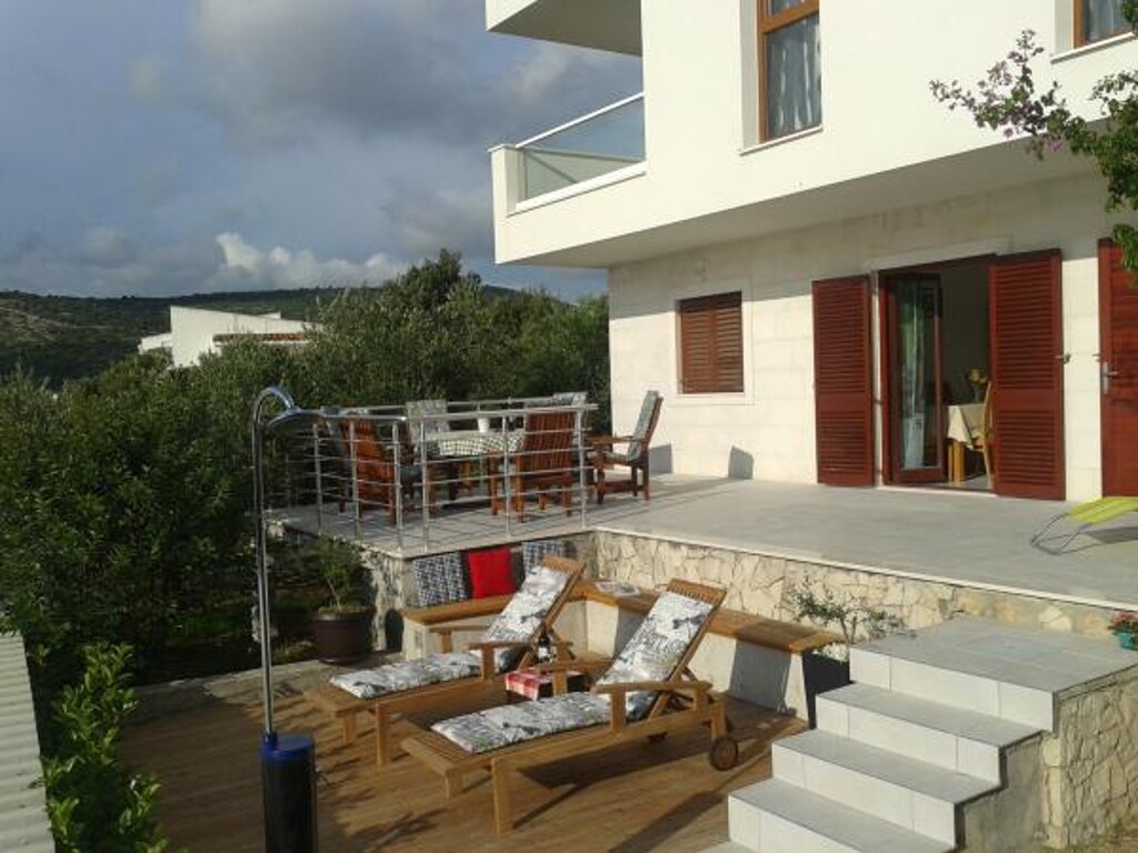 Image 3812330 - 6
