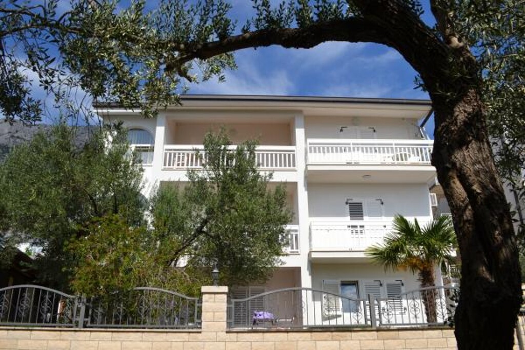 Image 3811244 - 9