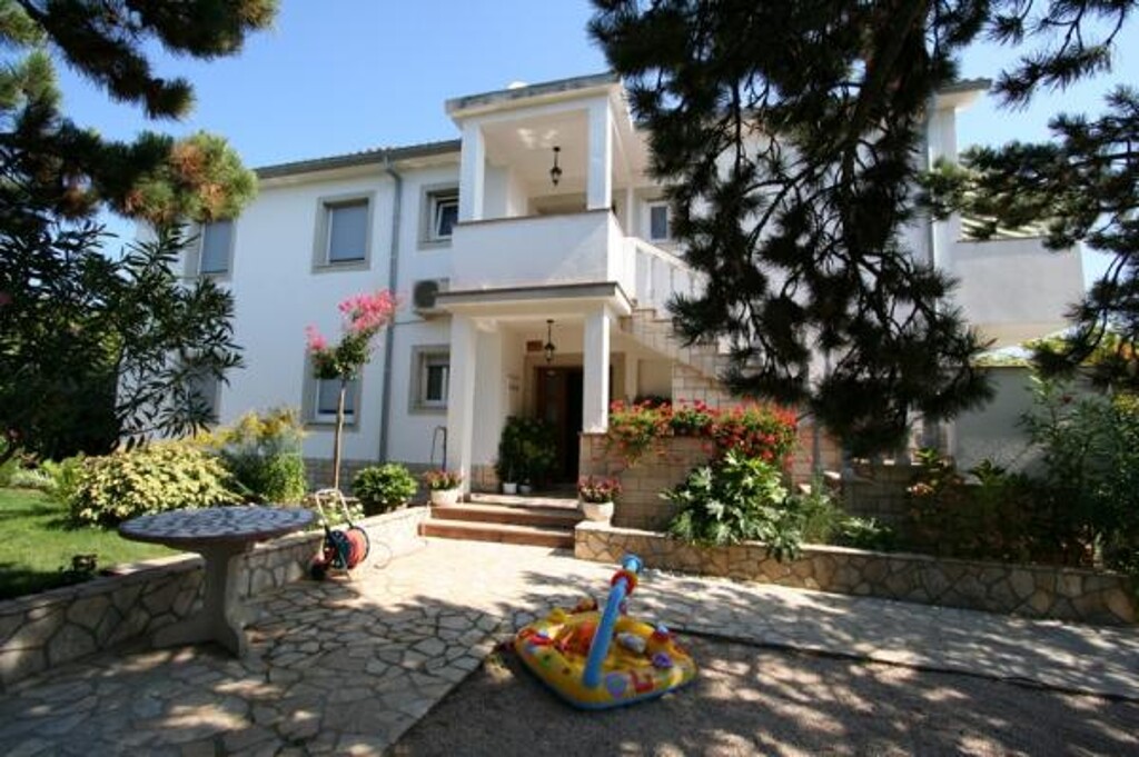 Image 3838661 - 4