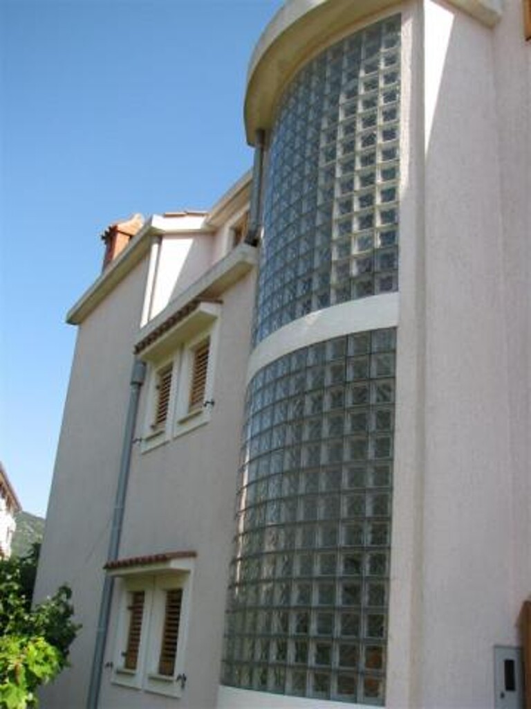 Image 3838500 - 6