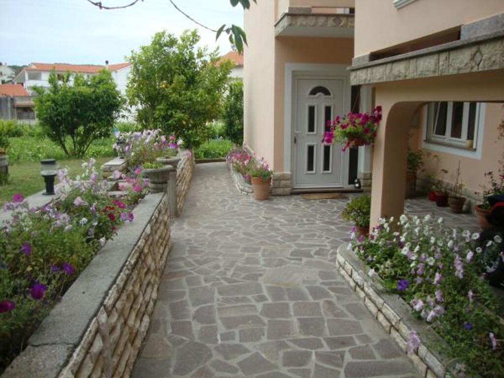 Image 3814585 - 8