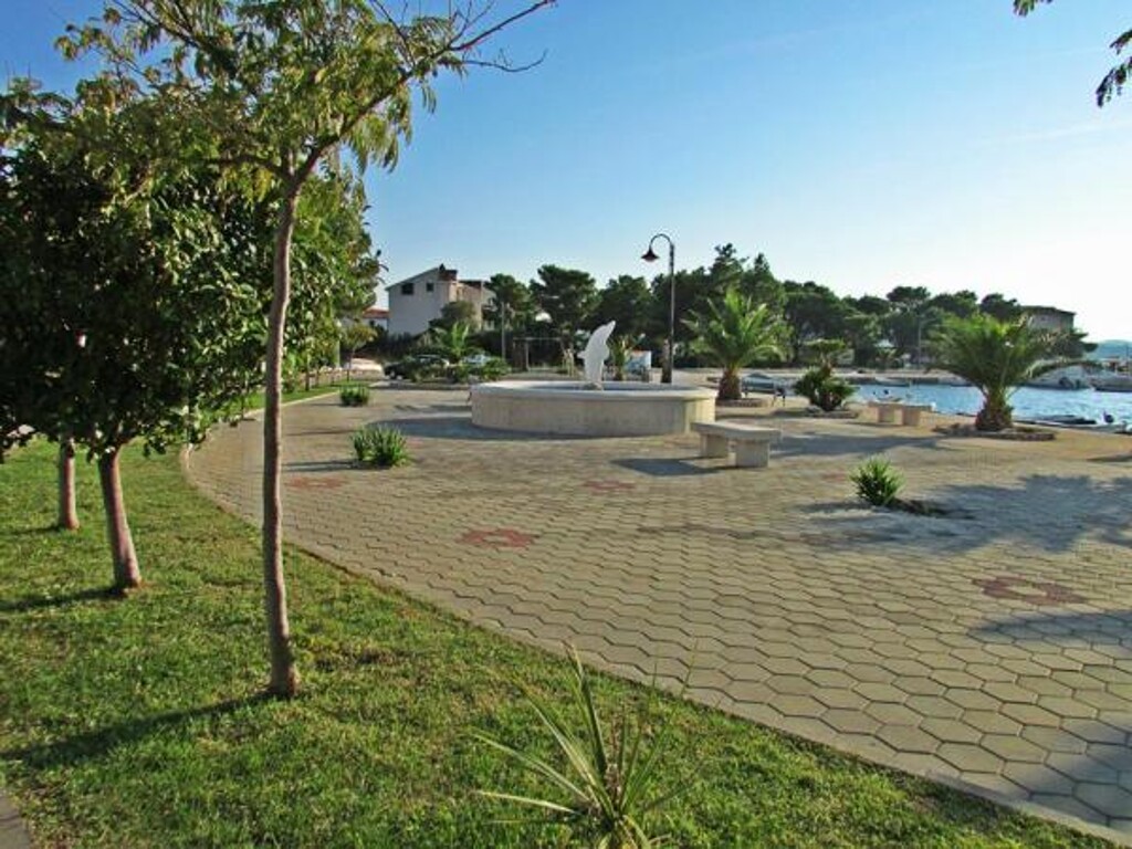 Image 3810553 - 11