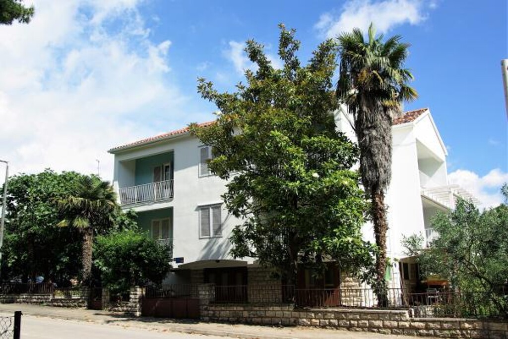 Image 3813927 - 1