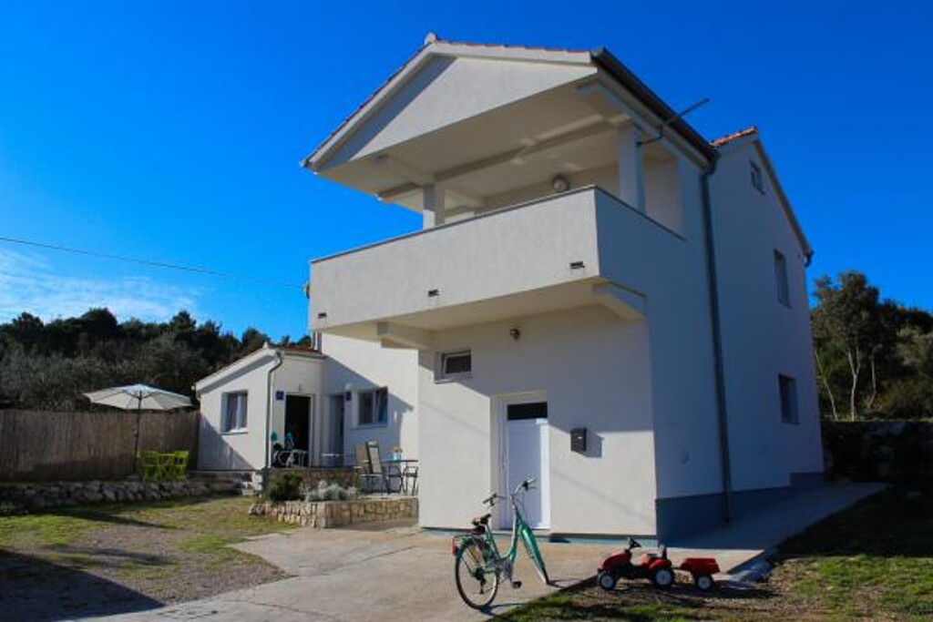 Image 3813815 - 5