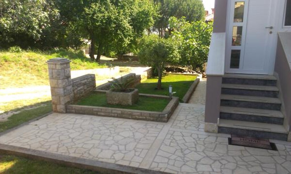 Image 3810914 - 6