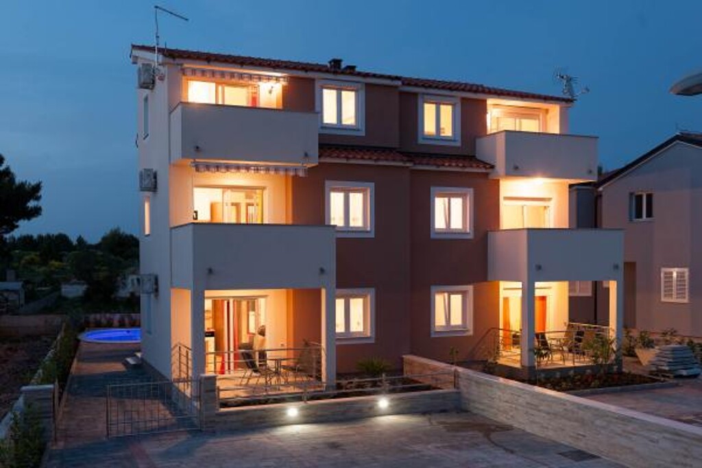 Image 3813011 - 5