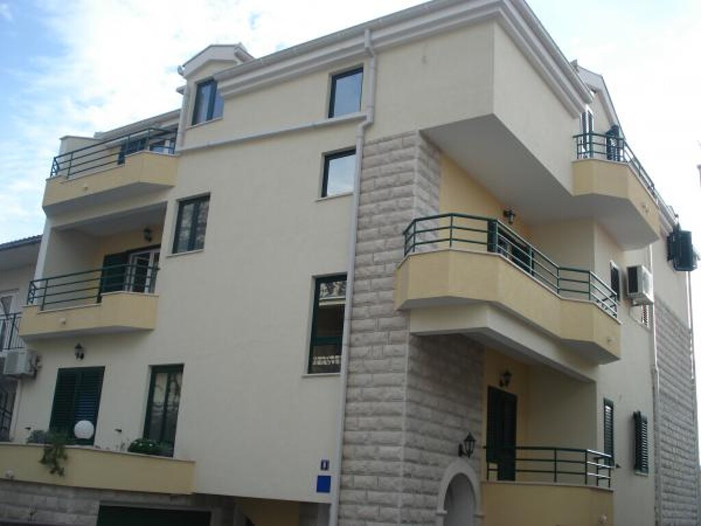 Image 3838462 - 5