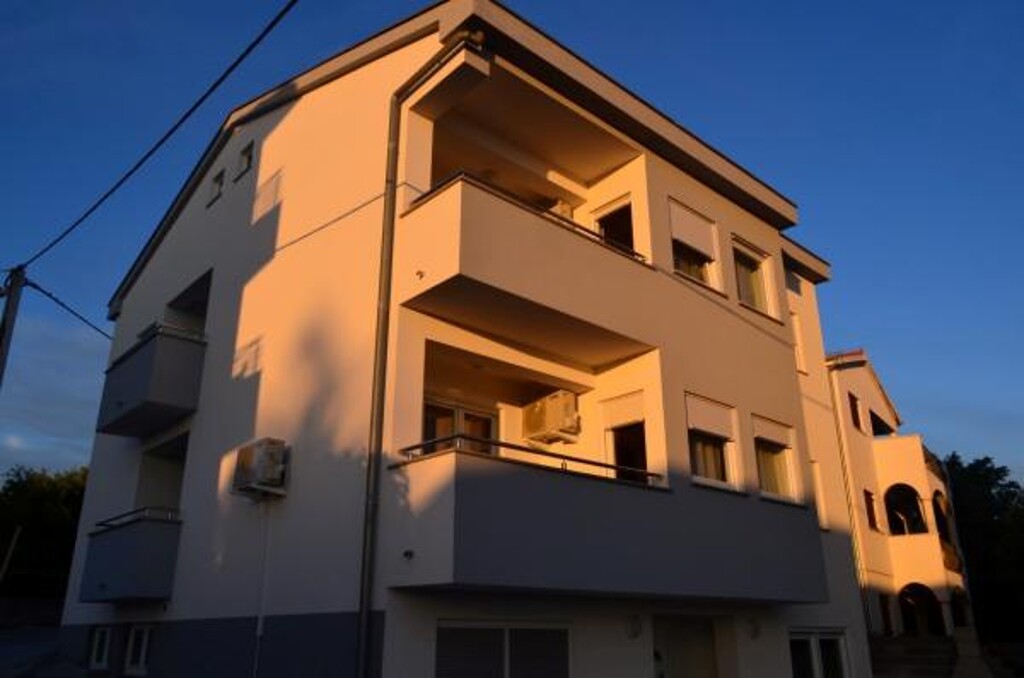 Image 3811790 - 4