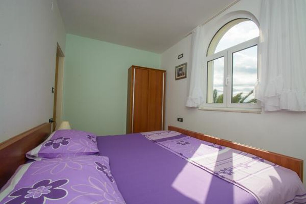Image 3811935 - 7
