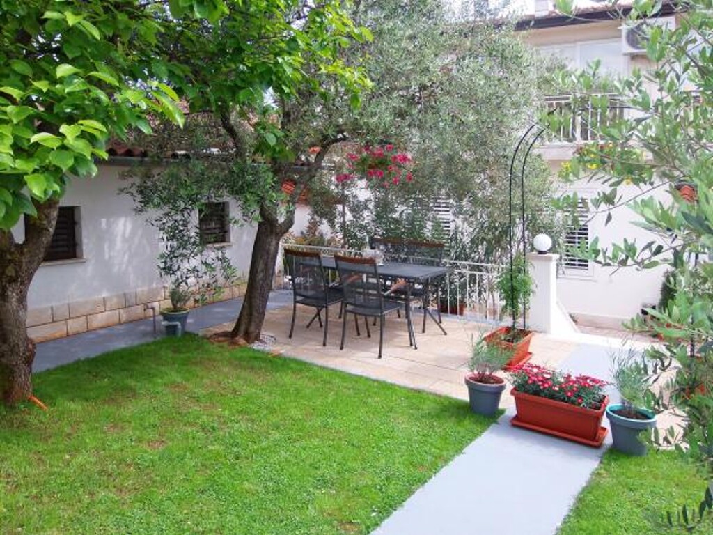 Image 3812572 - 3