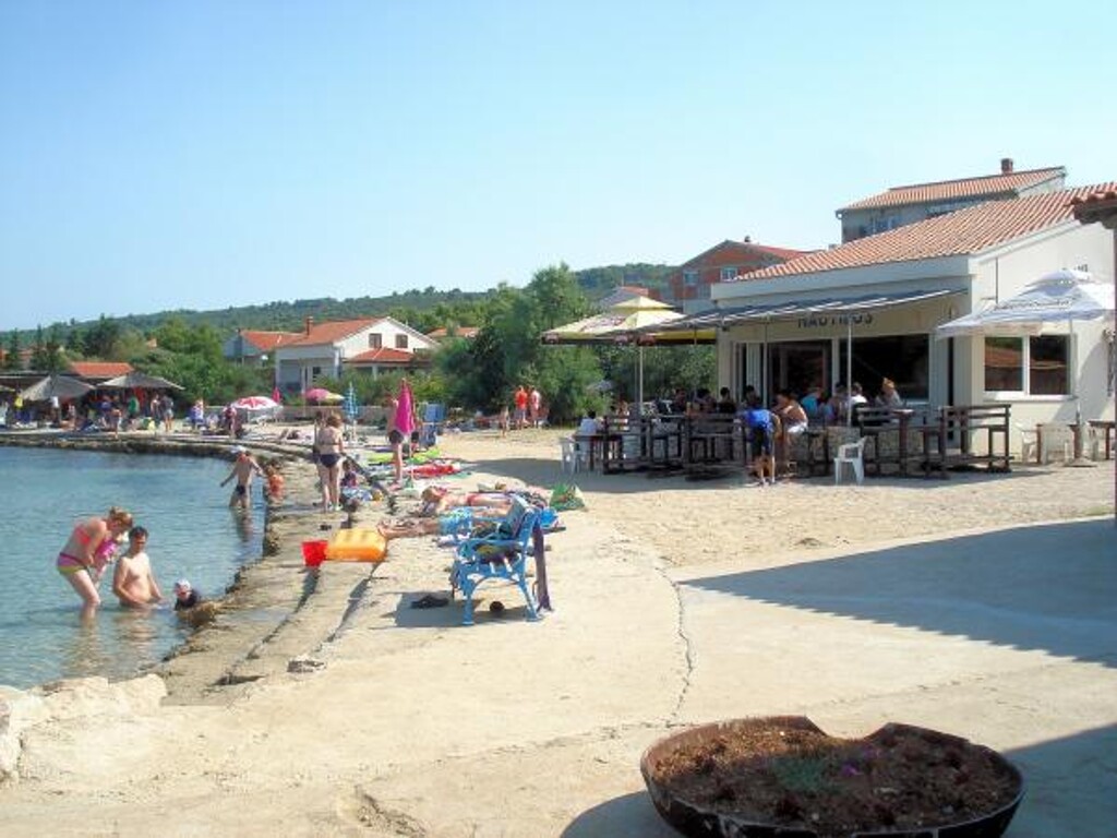Image 3813219 - 9