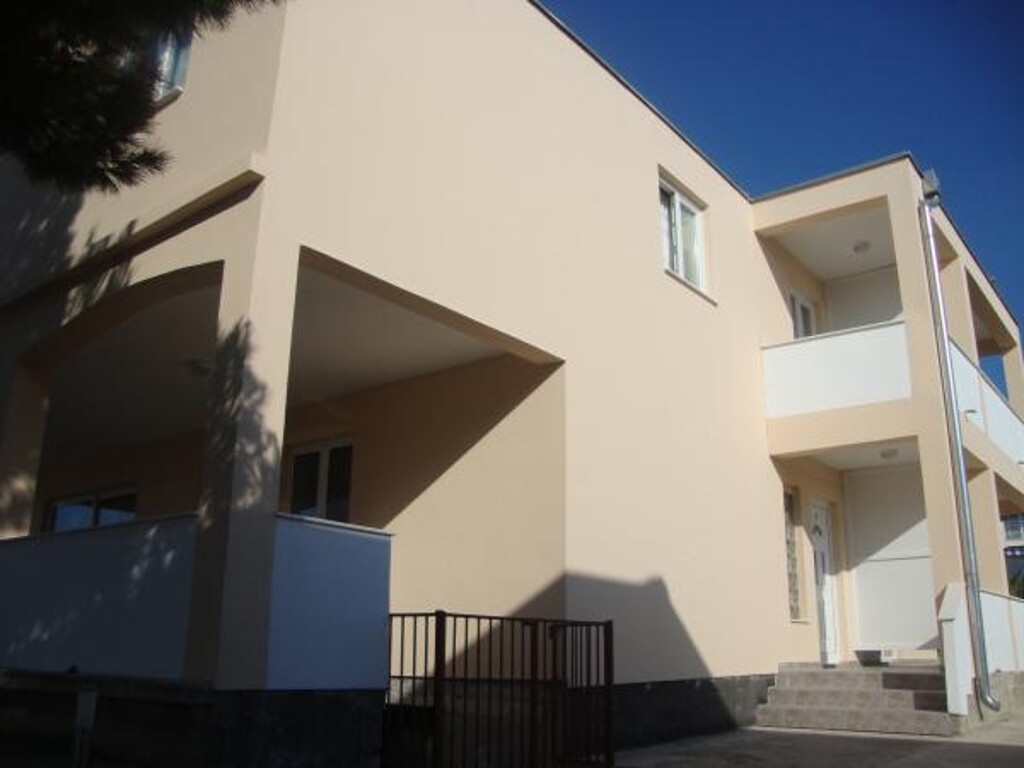 Image 3838998 - 7