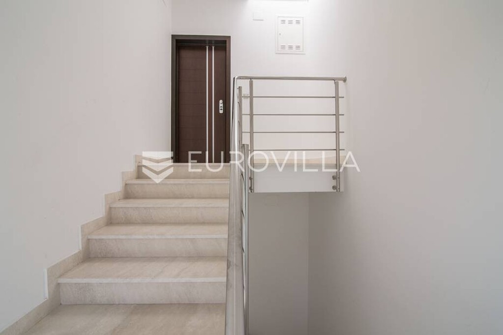 Image 4840589 - 26
