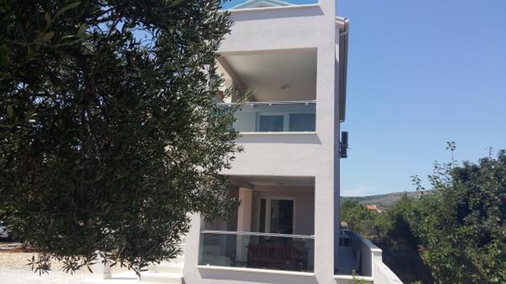Image 3814400 - 6