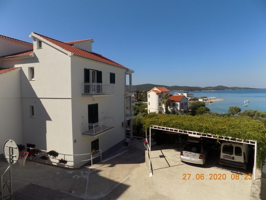 Image 3838514 - 1