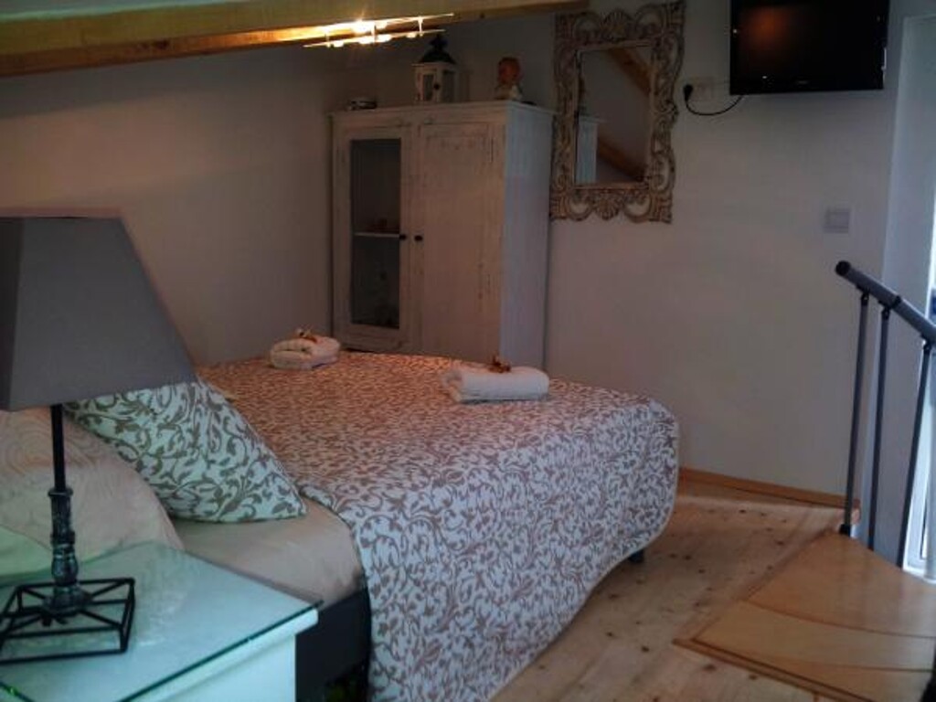 Image 3811412 - 4