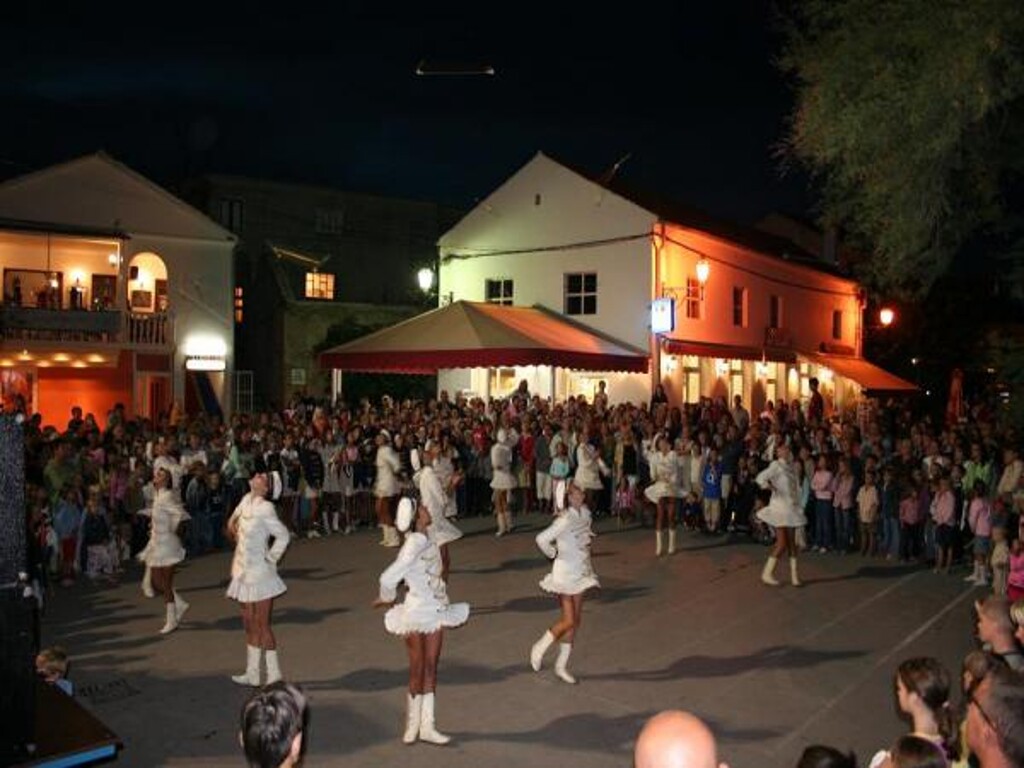 Image 3838712 - 21