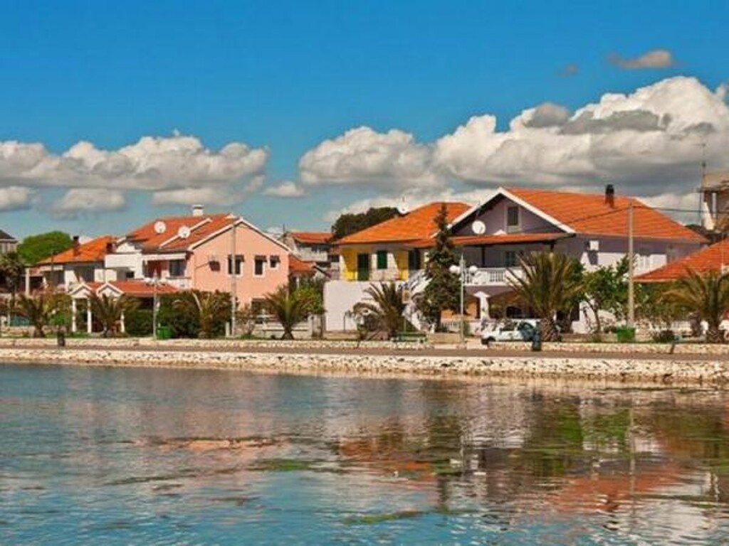 Image 3815207 - 7