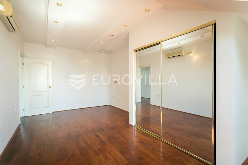 Image 4841247 - 23