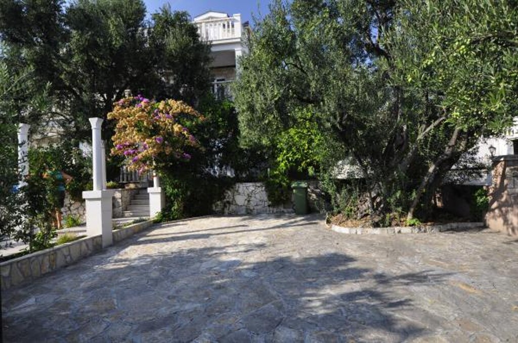 Image 3813412 - 5