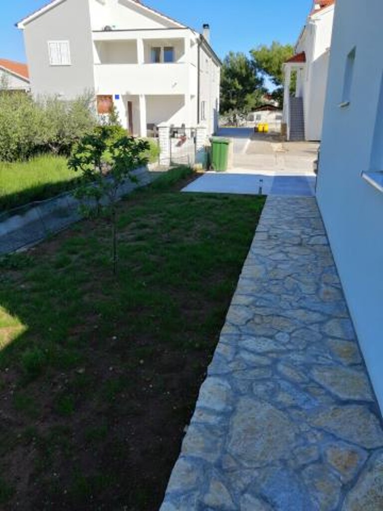 Image 3815002 - 4