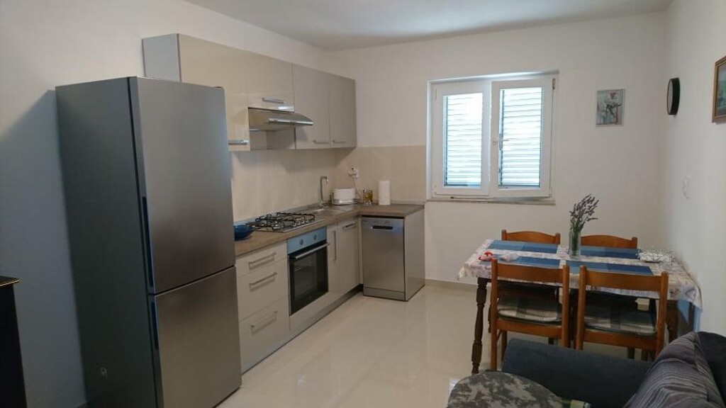 Image 3813861 - 7