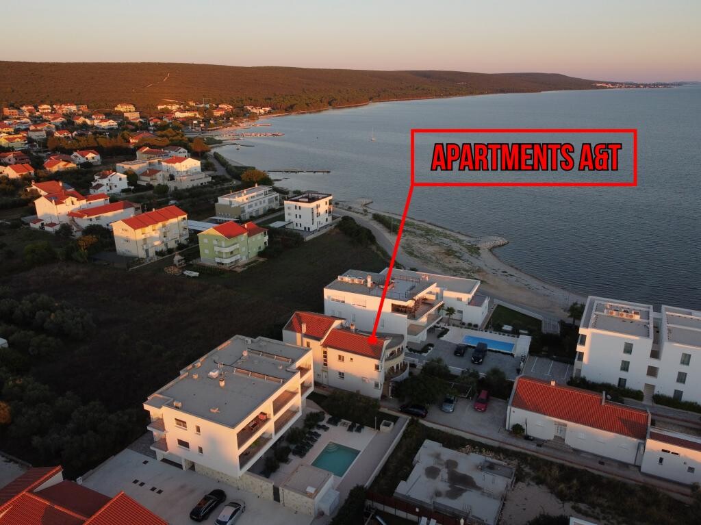 Image 3810906 - 6